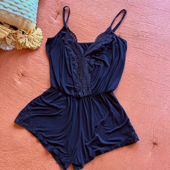 F21 Black Lace Trim & Jersey Pajama Lounge Romper size XS/S - Picture 1 of 8